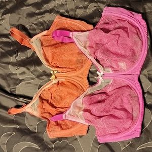 Set of 2 retro chic bras